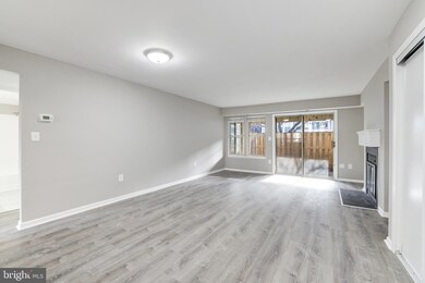 3409 Lakeside View Dr unit 17-1, Falls Church, VA 22041 - photo 3