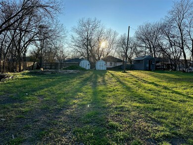 605 Erie St, Cleburne, TX 76031 - photo 3