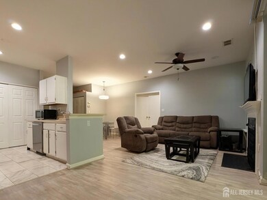6071 Cedar Ct unit 6071, Monmouth Junction, NJ 08852 - photo 5