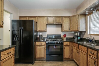 1721 W Illinois Ave, Aurora, IL 60506 - photo 2