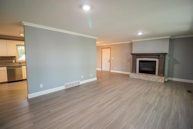 127 Angie Dr, Cedar Falls, IA 50613 - photo 3