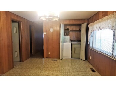 Kitchen Eating Area w/ Washer Dryer hookup