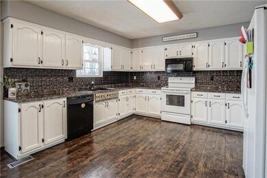 1114 Manse Dr, Raymore, MO 64083 - photo 2