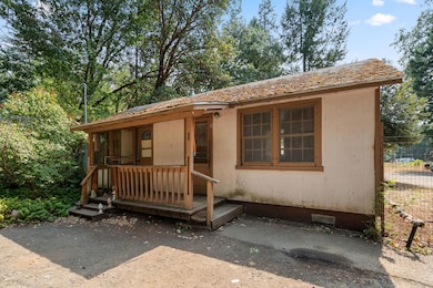 6_ 701 caves hwy, cave junction-05