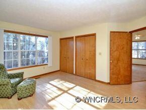 SPACIOUS & LIGHT MASTER BR