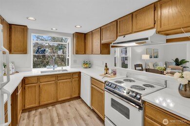 3941 226th Place SE unit 211, Issaquah, WA 98029 - photo 5