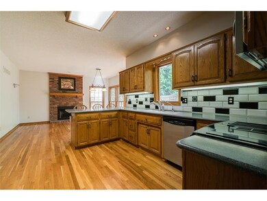 8524 Hallet St, Lenexa, KS 66215 - photo 3