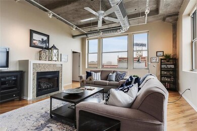 2107 Grand Blvd unit 702, Kansas City, MO 64108 - photo 3