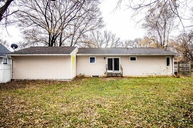 324 Bates St, Waterloo, IA 50703 - photo 6