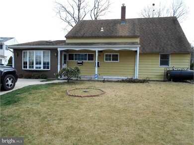 16 Honeysuckle Ln, Levittown, PA 19055 - photo 2