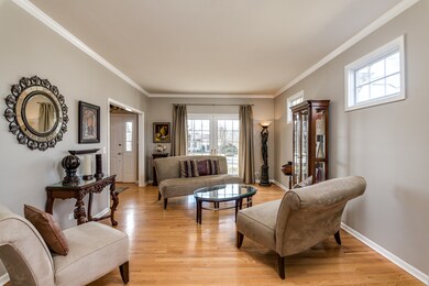 561 W 3rd St, Elmhurst, IL 60126 - photo 3