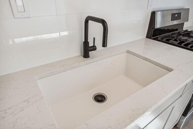 28-web-or-mls-1633-parkgate-rd