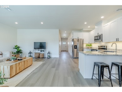 729 N Periander, Harrisburg, OR 97446 - photo 7