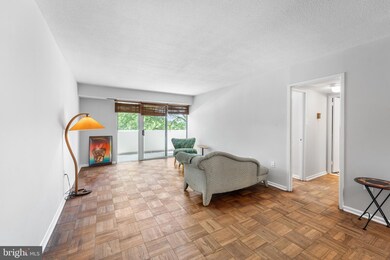 Town Square Towers unit 309, Washington, DC 20024 - photo 2