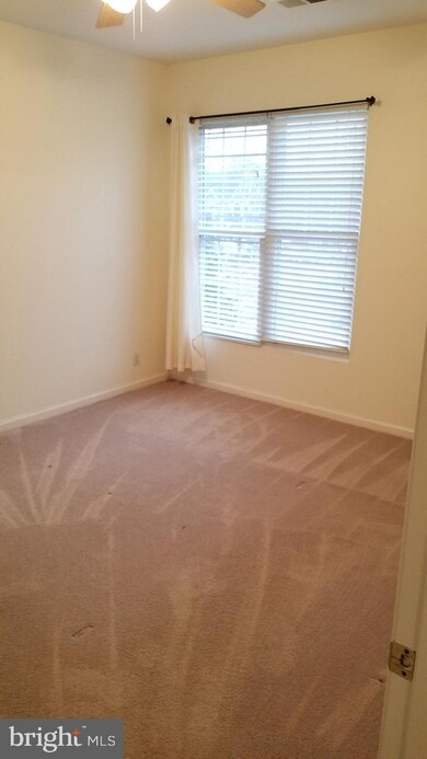 46580 Drysdale Terrace unit 202, Sterling, VA 20165 - photo 7