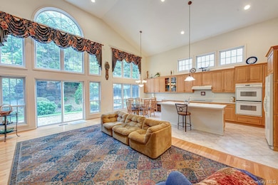 174 Sagamore Dr, Plainview, NY 11803 - photo 7