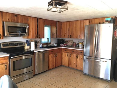 8 Adams St, Saint Albans, VT 05478 - photo 3