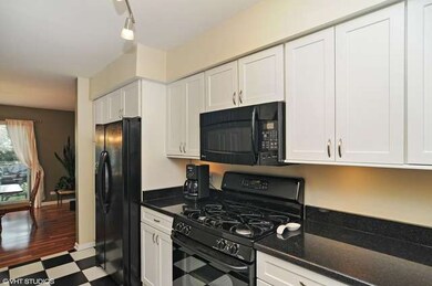 100 Huntington St unit 27EWES, Lake Bluff, IL 60044 - photo 3