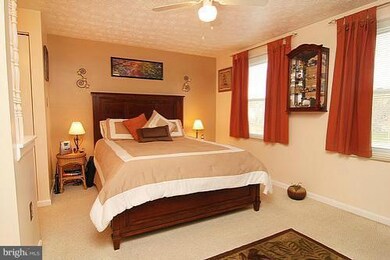 5950 Rowanberry Dr, Elkridge, MD 21075 - photo 3