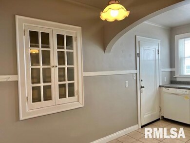 2133 N Division St, Davenport, IA 52804 - photo 3