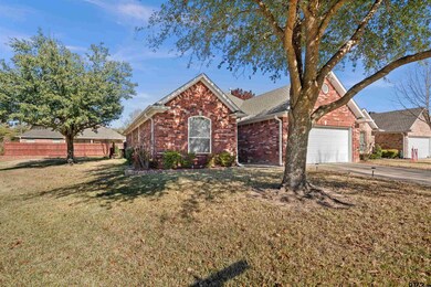 1927 Hollyglen Dr, Tyler, TX 75703 - photo 2
