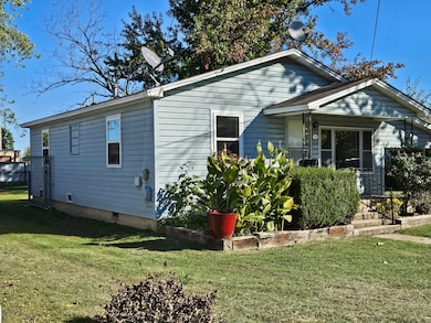 713 W 1st St, Mountain Grove, MO 65711 - photo 3