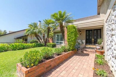 Welcome  Home! Charming brick path entry!