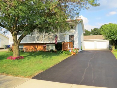 1012 Harwood Dr, Columbus, OH 43228 - photo 2