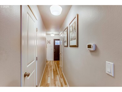 921 NW 3rd Ave, Canby, OR 97013 - photo 3