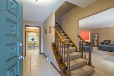 6639 Goldenrod Dr, Columbus, OH 43229 - photo 2