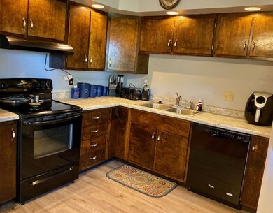 5116 SW 31st St, Topeka, KS 66614 - photo 6