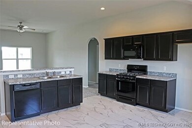 7020 S Maple Ave, Broken Arrow, OK 74011 - photo 5