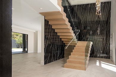 A dramatic porcelain accent wall behind the stairc