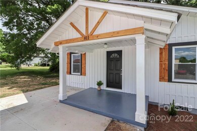 811 Clay St, Statesville, NC 28677 - photo 5
