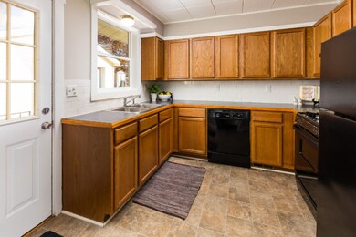 525 Leonard-11
