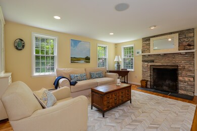 007-Living_Room-4306236-large