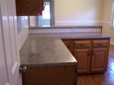 Kitchen counter space is great