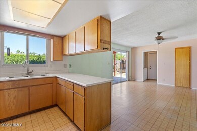 06-Kitchen