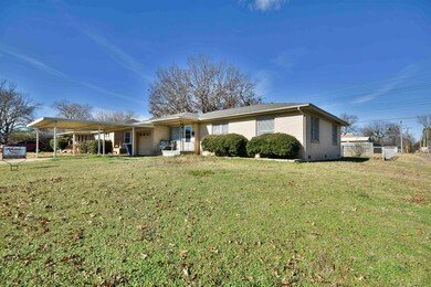 1901 W Chisholm Dr, Duncan, OK 73533 - photo 2