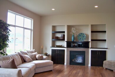 Lv Rm w/Direct Vent F/P & Bookshelves