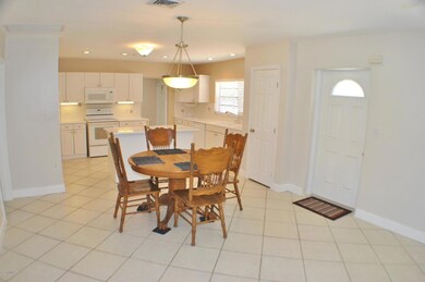 Eat-In Kitchen