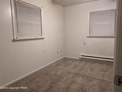 402 Mercury Dr, Bushkill, PA 18324 - photo 5