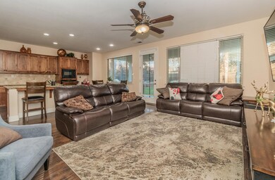 121222-1021-Simonian-Ave-Fowler-CA-07