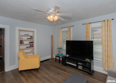 521 N Howell St, Davenport, IA 52802 - photo 4