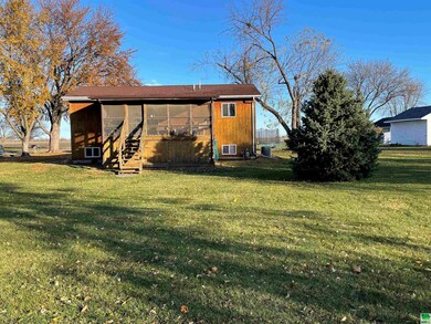 515 4th St, Onawa, IA 51040 - photo 4