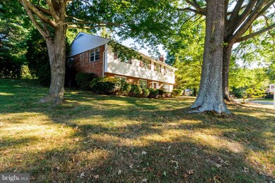 5216 Portsmouth Rd, Fairfax, VA 22032 - photo 2