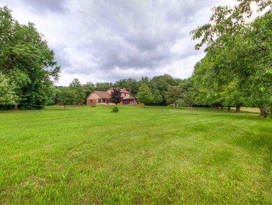 423 Bramble Ln, Brooklyn, WI 53521 - photo 6