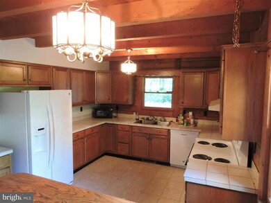 836 Eagles Nest Ln, Harpers Ferry, WV 25425 - photo 6