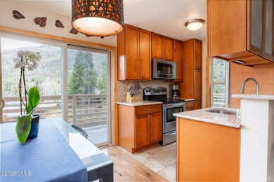 2505_wren_house_16_interior_kitchen_b