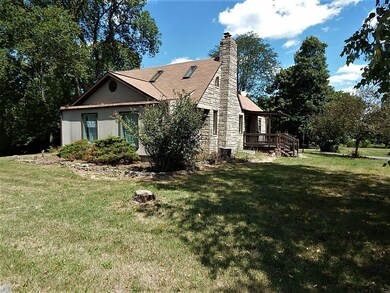 Stone cottage backs to Hayden Falls!